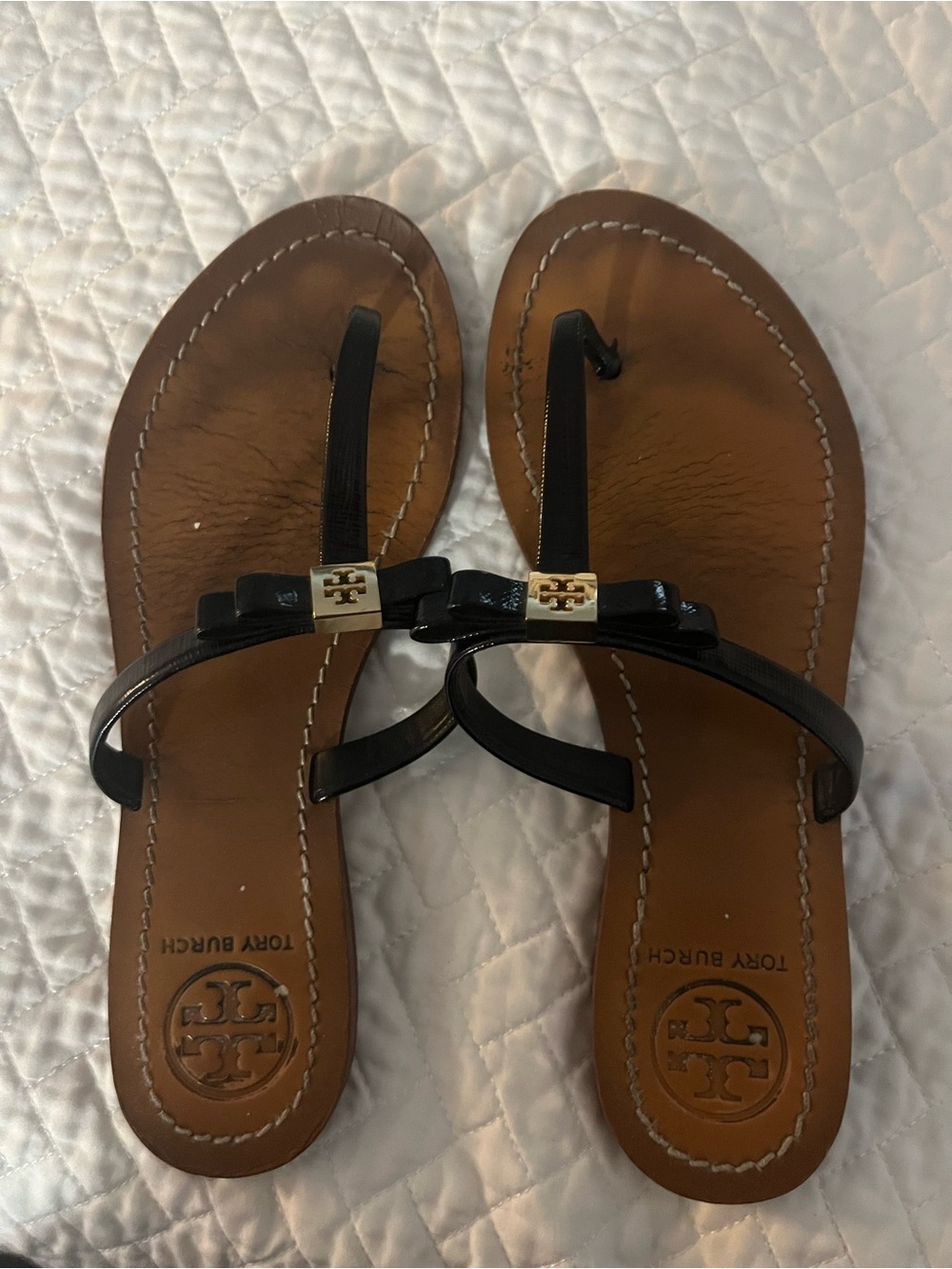 Tory Burch leighanne black bow logo flat with gold
